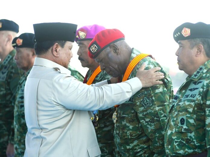 Prabowo Kehormatan Bintang Sakti