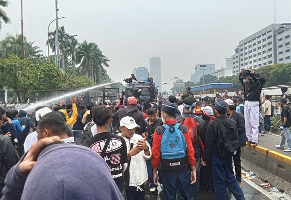 Demo 25 Agustus di DPR Berakhir Ricuh, Apa Saja Tuntutannya?