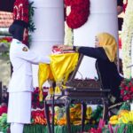 BEndera HUT RI Khofifah