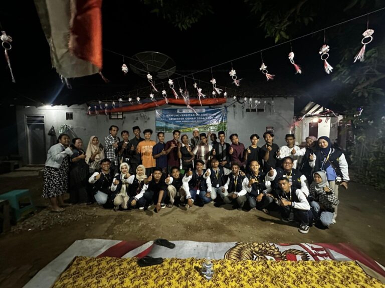 KKN Unitomo Kenalkan INARISK, Warga Desa Sentong Lebih Siap Hadapi Banjir