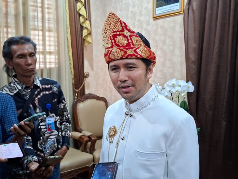 Emil Dardak Sebut Generasi Muda Jatim Luar Biasa, Perayaan Kemerdekaan di Grahadi Penuh Makna