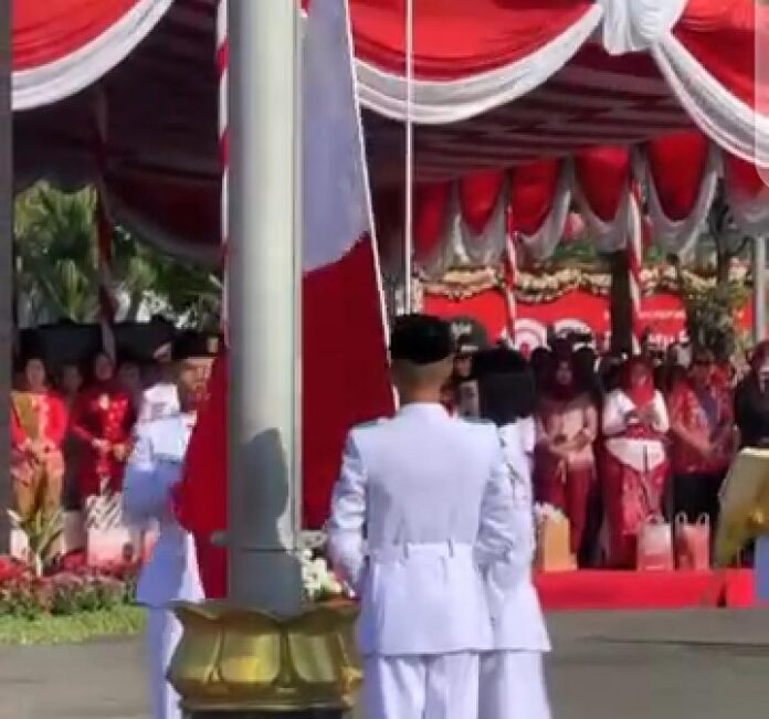 Bendera terbalik