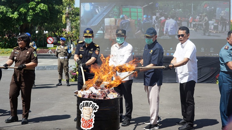 Pemkot Surabaya Rokok Ilegal