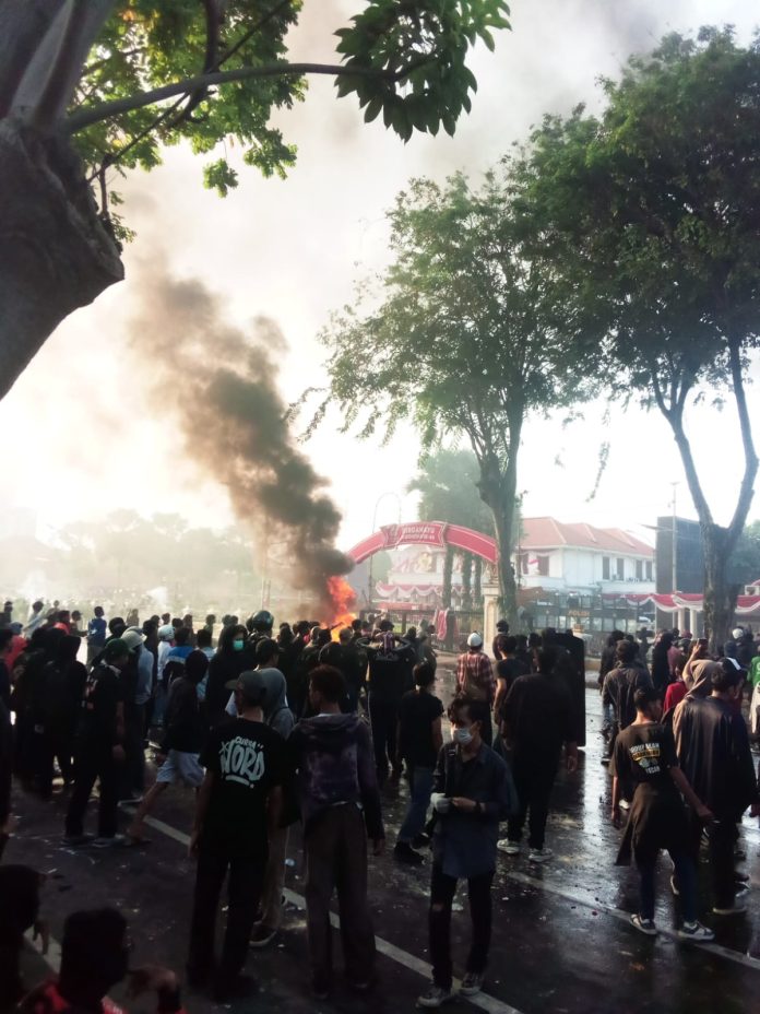 Demo Surabaya