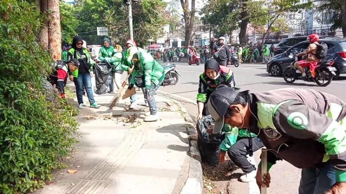 Aksi Bersih-Bersih Ojol