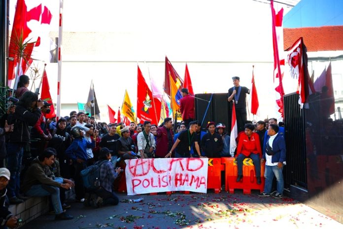 GMKI Tindakan Anarkis Surabaya