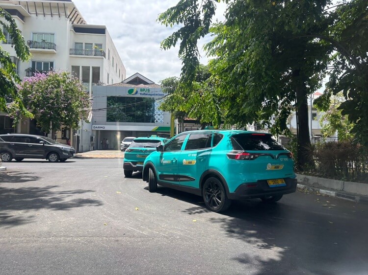 Pemkot Surabaya Taksi Listrik