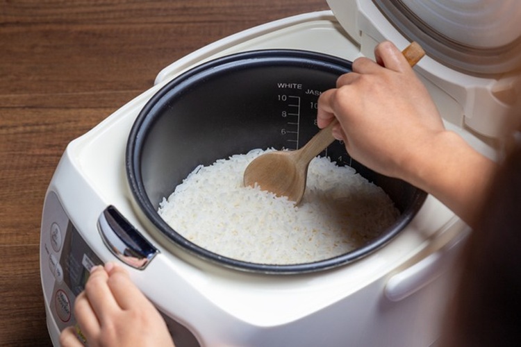 Sering Dilakukan! Ini 5 Kebiasaan Sepele yang Bikin Rice Cooker Boros Listrik