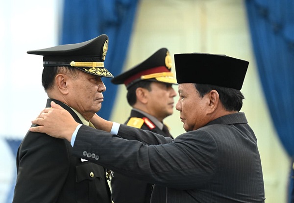 Apresiasi atas Pengabdian untuk Bangsa, Presiden Prabowo Anugerahkan Pangkat Istimewa kepada Dua Purnawirawan