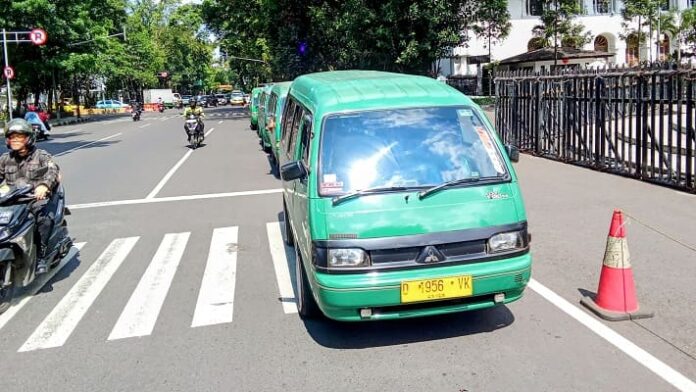 Suhu Panas Menyengat di Bandung