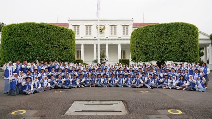 Kunjungan 100 Ketua OSIS SMA