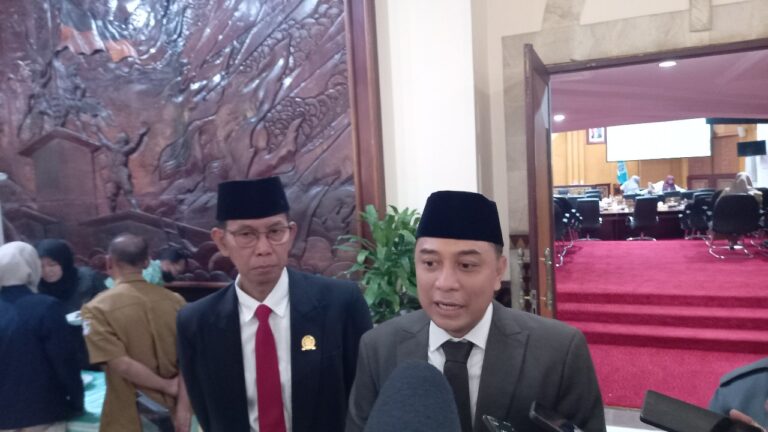 Dana Pusat Menurun, Wali Kota Eri Pastikan Ekonomi Surabaya Tetap Tumbuh