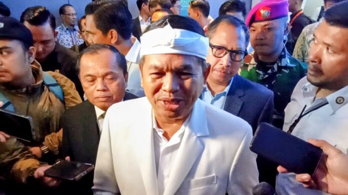 TPA Sarimukti Overload