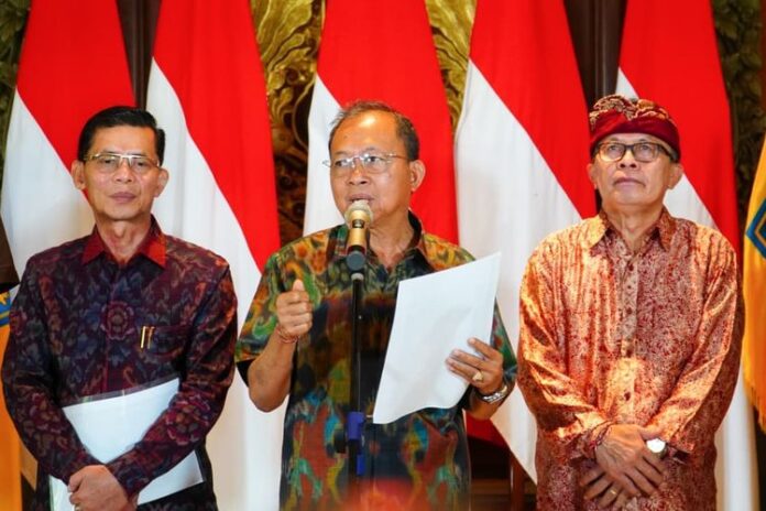 Lift Kaca Pantai Kelingking