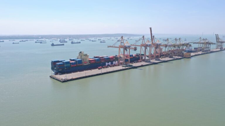 Arus Peti Kemas Internasional TPS Pada Bulan Oktober 2025 Tetap Tumbuh