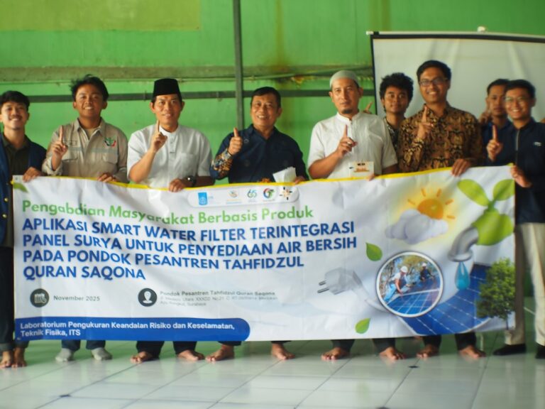 ITS Kembangkan Aplikasi Smart Water Filter Terintegrasi Panel Surya di Pondok Pesantren Tahfidzul Quran Saqona