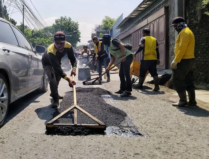 Proyek Perbaikan Jalan Bandung