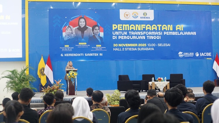 Kemendikti Saintek RI dan Komisi X DPR Gelar Seminar Pemanfaatan AI di STIESIA Surabaya