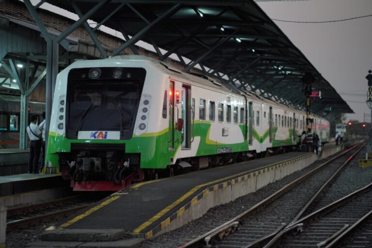 KAI Commuter Wilayah 8 Surabaya Melayani 150 ribu Pengguna Hingga Hari Keempat Masa Angkutan Nataru