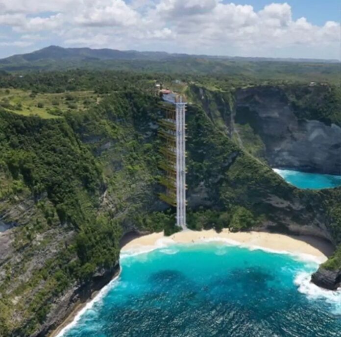 Lift Kaca Pantai Kelingking