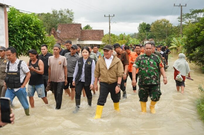 Gubernur Sumsel banjir