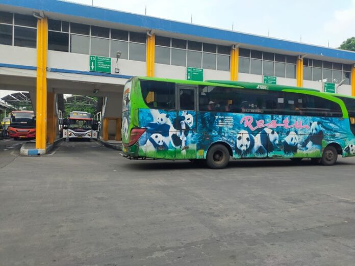 Sopir Bus Terminal Purabaya