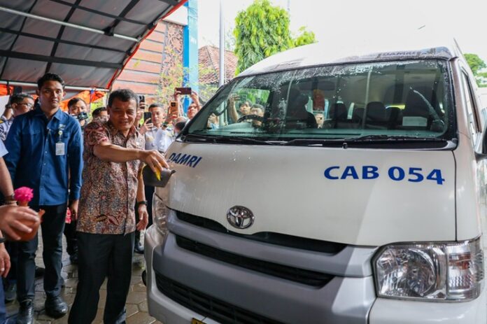 Bus DAMRI Karimunjawa