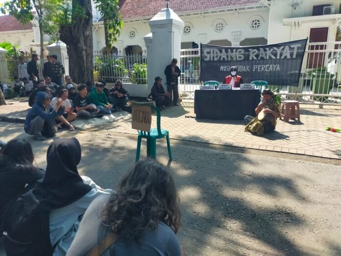 Sidang Rakyat PN Surabaya