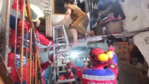 Rumah ambruk di Surabaya