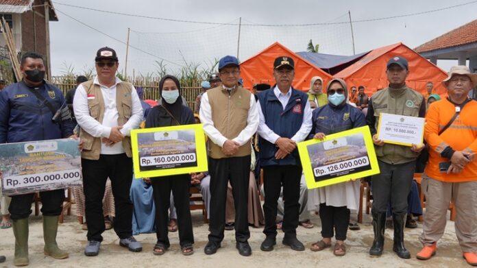 Menag Bantuan Longsor Cisarua