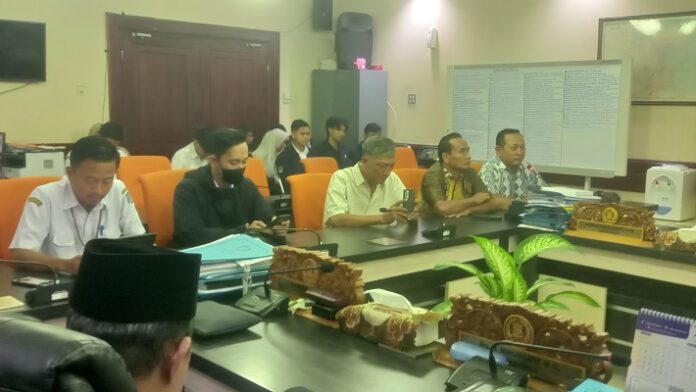 Warga Puri Gunung Anyar Tagih Janji Penanganan Banjir ke DPRD