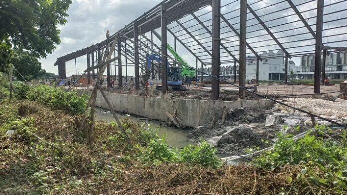 Warga Keputih Tolak Proyek Padel Eastern Park, Diduga Langgar Perda