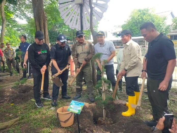 Menteri LH Puji Surabaya