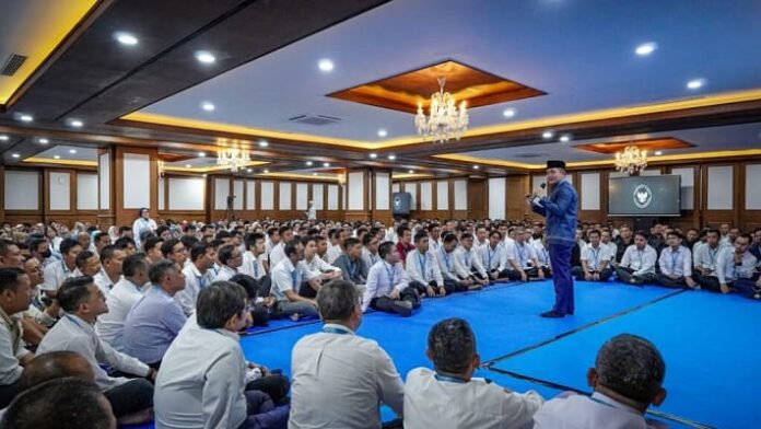 Silaturahmi dengan Pegawai Jelang Lebaran