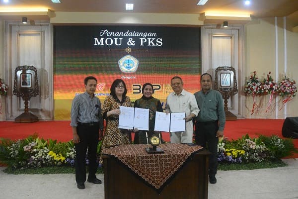 Unitomo Bekali Mahasiswa Hadapi Dunia Kerja dan Karier Internasional