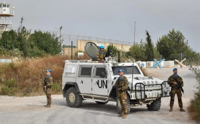 Tank Sengaja Tabrak Kendaraan UNIFIL