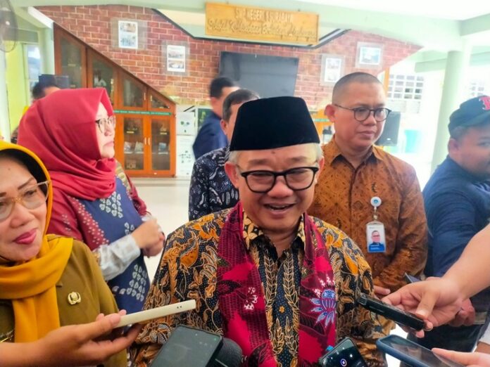 Mendikdasmen SMPN 1 Surabaya