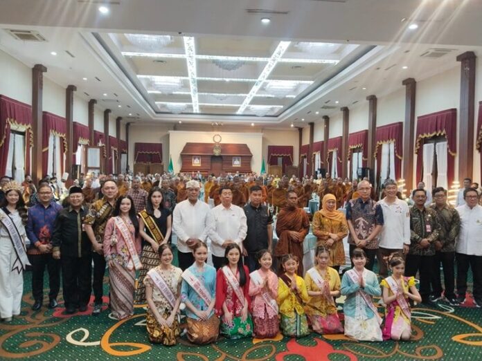 Khofifah Bhikkhu Internasional