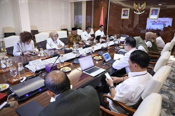 Menteri Rini Bertemu Mendikdasmen
