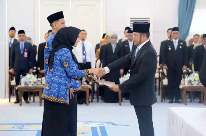 Gubernur Kaltim Lantik PNS