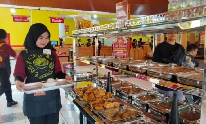 Spesial Soto Boyolali Hj. Hesti Benahi Sistem Parkir Digital