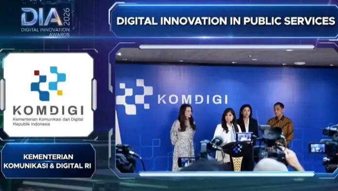 Menkomdigi Terima Penghargaan Digital Innovation Awards 2026