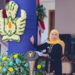 Hardiknas 2026 di Grahadi: Gubernur Khofifah Apresiasi Paskibra Cilik hingga Pidato 5 Bahasa Siswa Mojokerto.