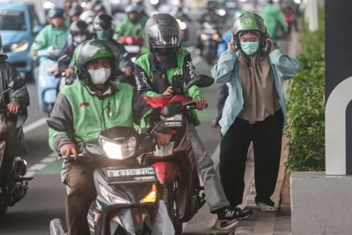Ojol Komisi 8 Persen
