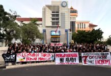 Rangkaian Mahasiswa FEB Unair dan Unesa Gaungkan 7 Desakan Darurat Ekonomi di Tengah Pelemahan Rupiah FEB Unair Unesa Darurat Ekonomi